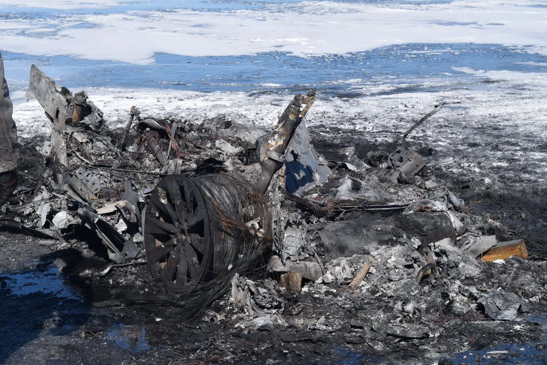 Tesla Model X Fire Tesla Model X Burnt To Ashes On Frozen Vermont Lake