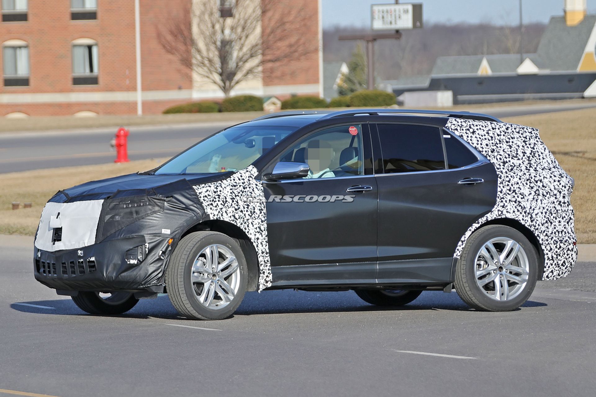 Chevrolet-Equinox-Spy-Shots-16 Facelifted Chevrolet Equinox To Have A Blazer-Inspired Front End