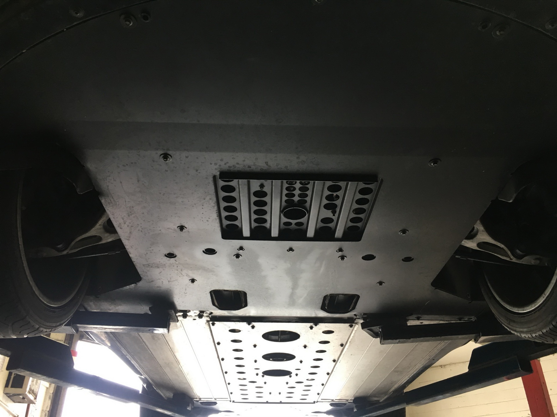 2006 aston martin vanquish s bat auction 62 2006 Aston Martin Vanquish S Rocks BMW Carbon Black Paint