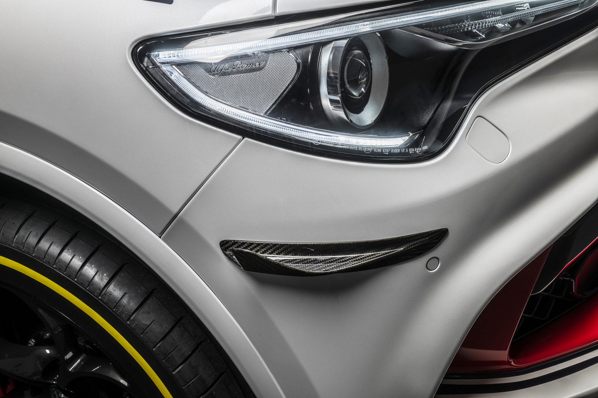 alfa romeo giulia stelvio qv racing 30 Alfa Romeo Giulia And Stelvio QV Racing Editions Reflect Bond With F1