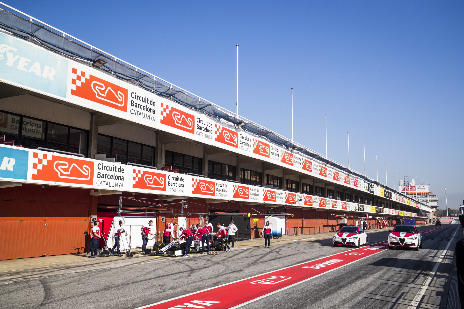 alfa romeo giulia stelvio qv racing 18 Alfa Romeo Giulia And Stelvio QV Racing Editions Reflect Bond With F1