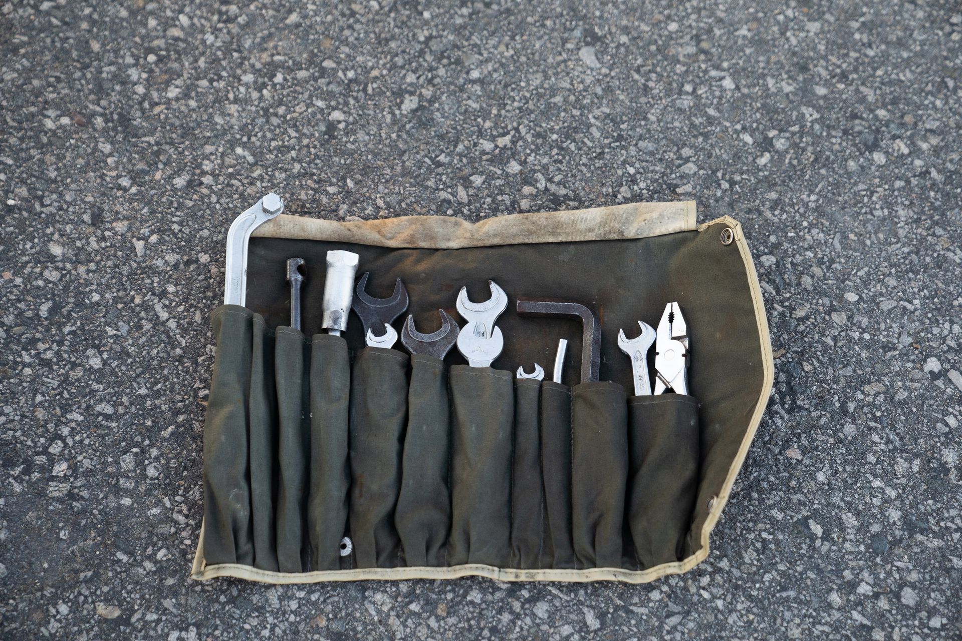 1955-Mercedes-Benz-300SL-32 Maroon 5’s Adam Levine Auctioning Off His Mercedes-Benz 300 SL Gullwing