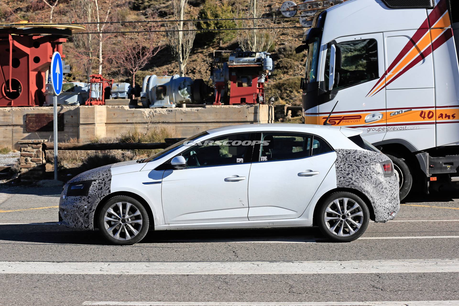 2020 Renault Megane facelift spy shots 17 2020 Renault Megane Is Up For A Facelift And It’s Coming To Frankfurt Show