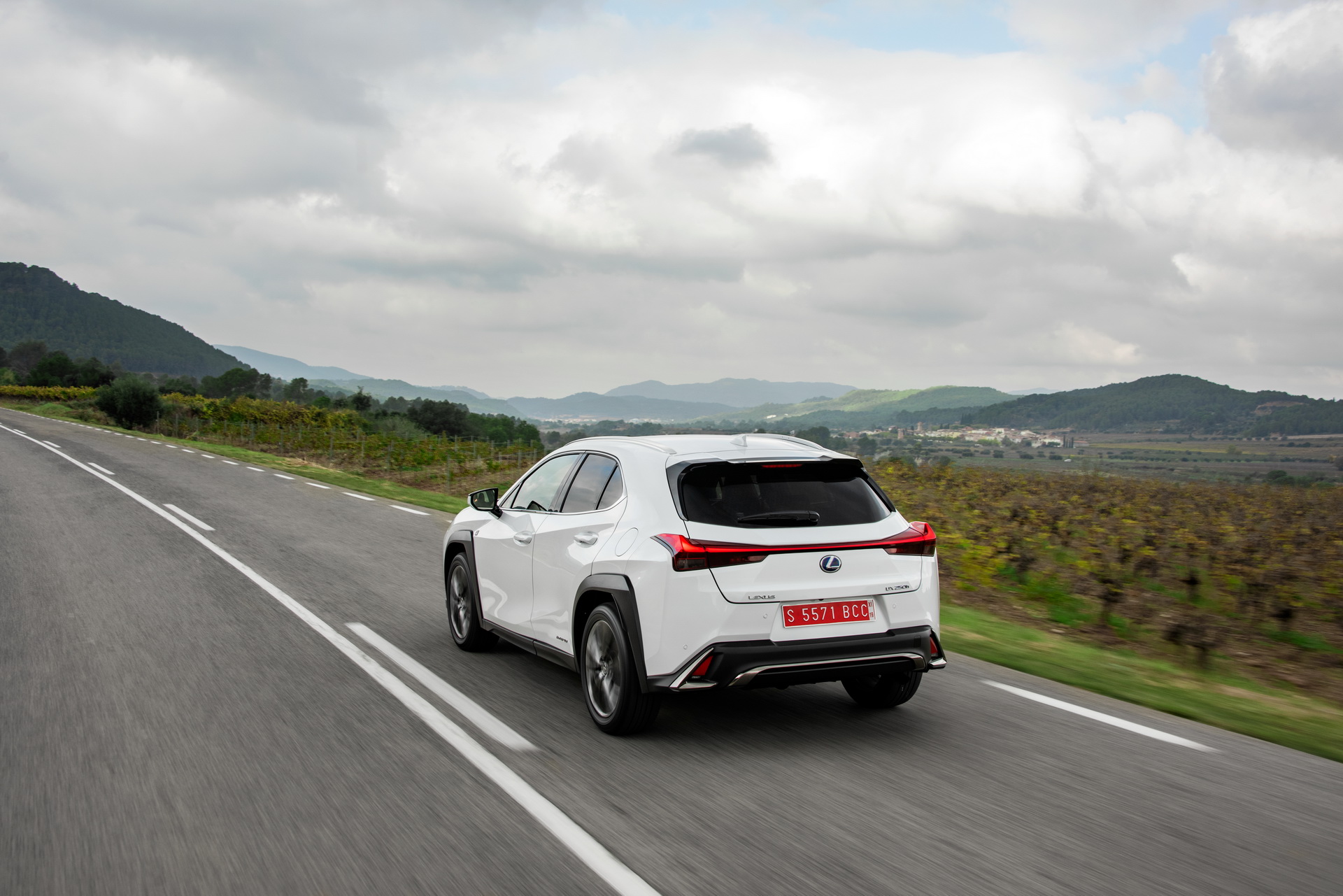 2019-lexus-ux-250h-20 Lexus Details Europe’s UX Subcompact SUV In Massive Gallery