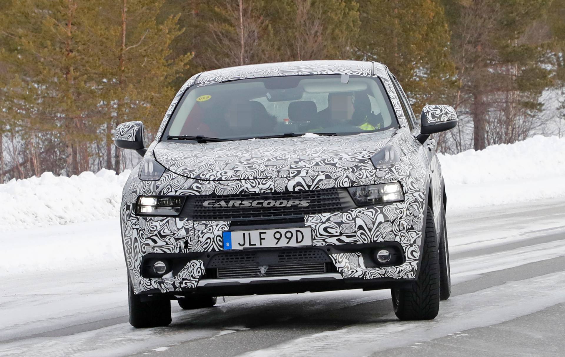 Lynk & Co 01 long version spy shots 1 Lynk & Co Caught Testing Longer Seven-Seat Version Of 01 SUV