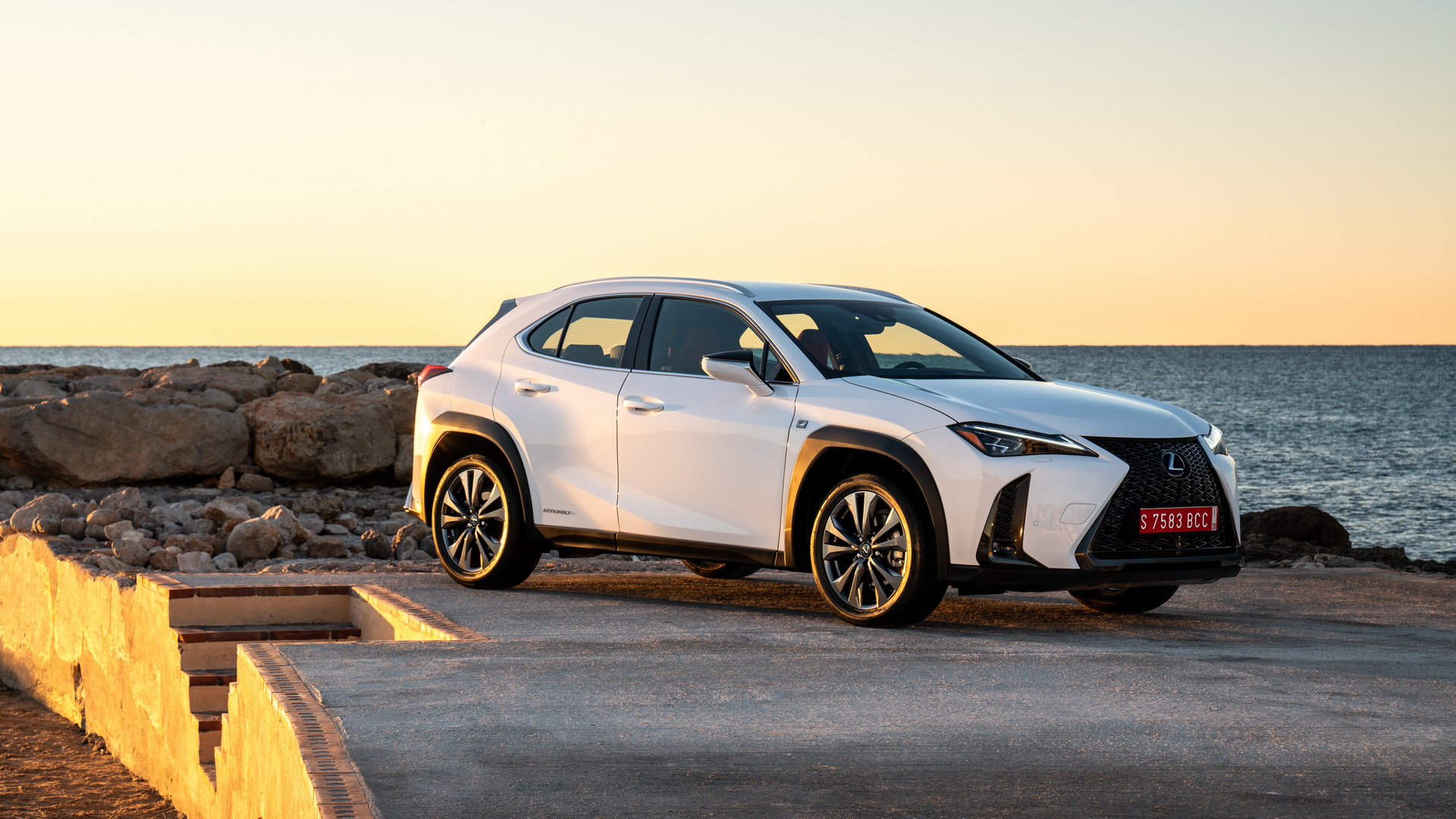 2019-lexus-ux-250h-03 Lexus Details Europe’s UX Subcompact SUV In Massive Gallery