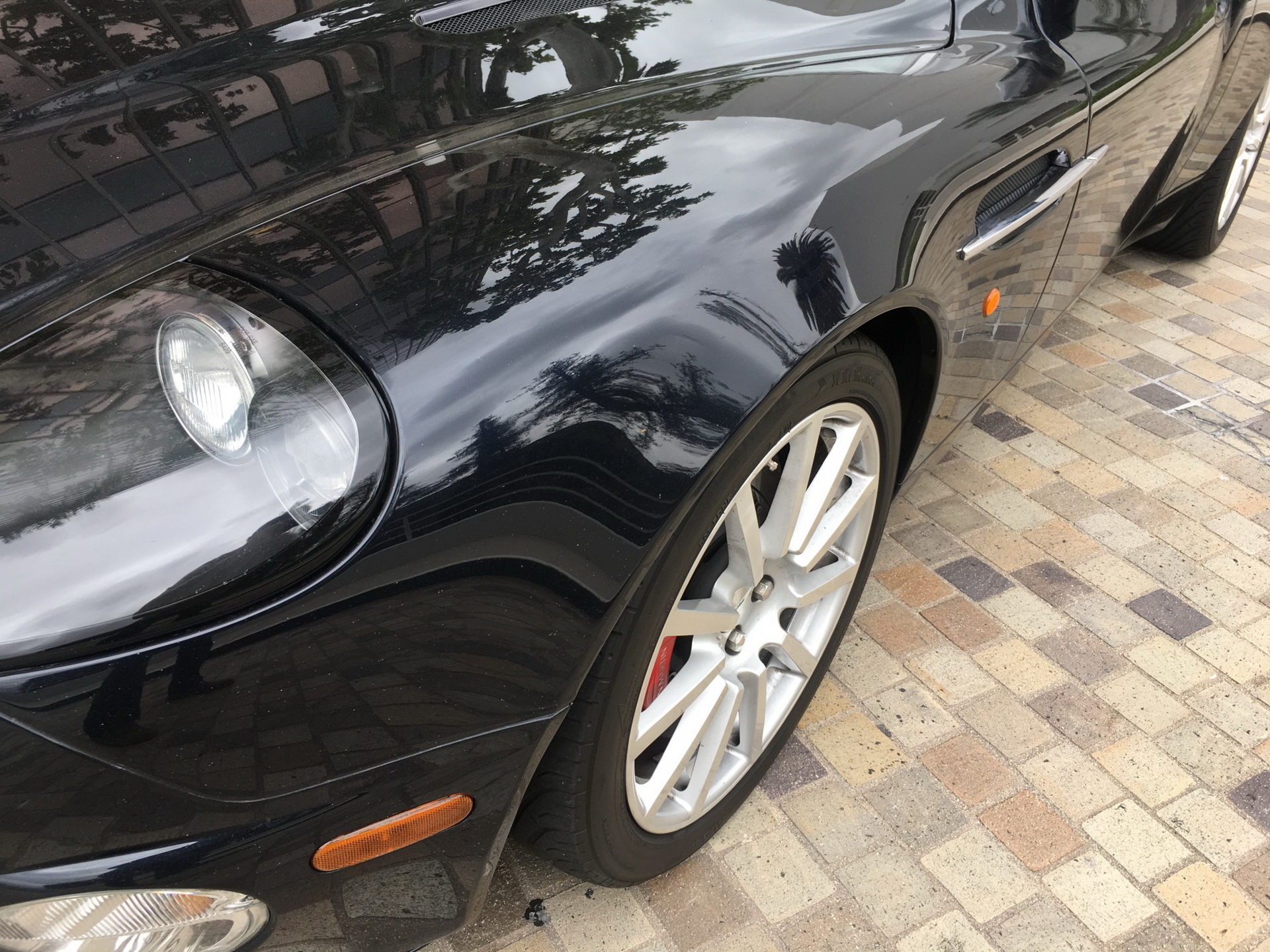 2006 aston martin vanquish s bat auction 7 2006 Aston Martin Vanquish S Rocks BMW Carbon Black Paint