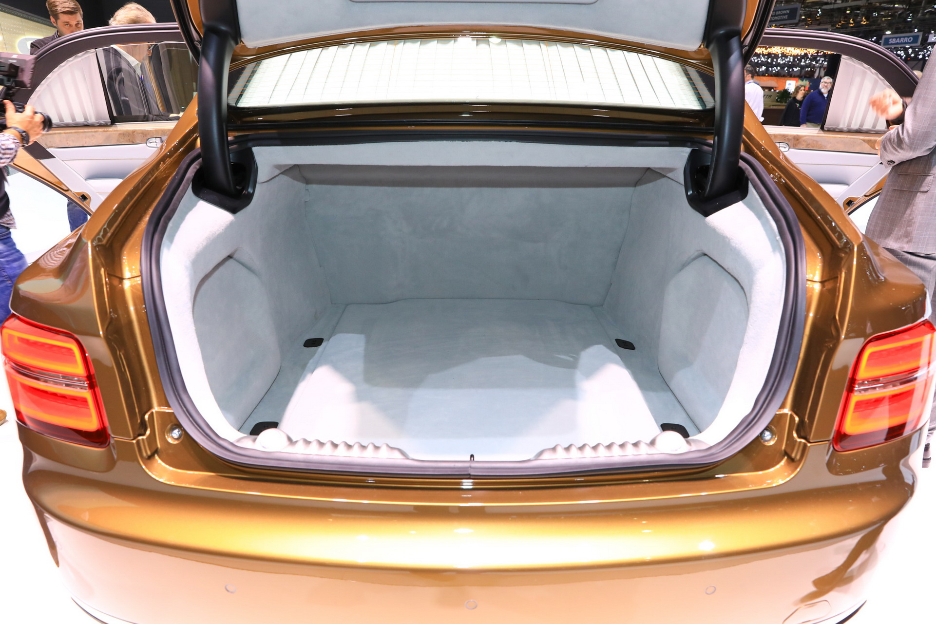 Aurus Senat 15 Russia’s Aurus Senat Luxury Limousine Officially Enters Production