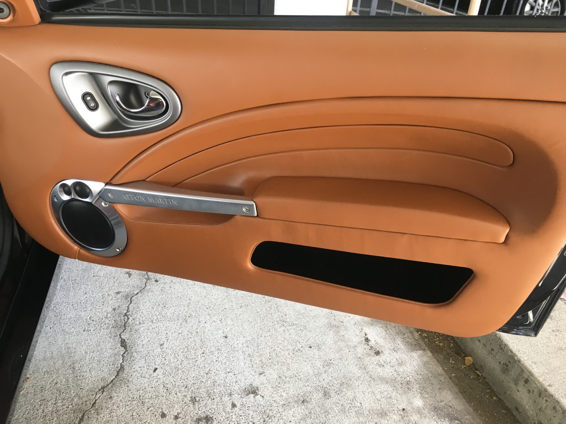 2006 aston martin vanquish s bat auction 52 2006 Aston Martin Vanquish S Rocks BMW Carbon Black Paint