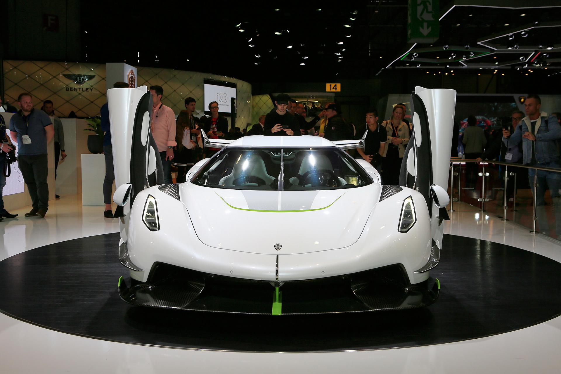 Koenigsegg-Jesko-05 Koenigsegg Stuns The World With New 300MPH Jesko Hypercar