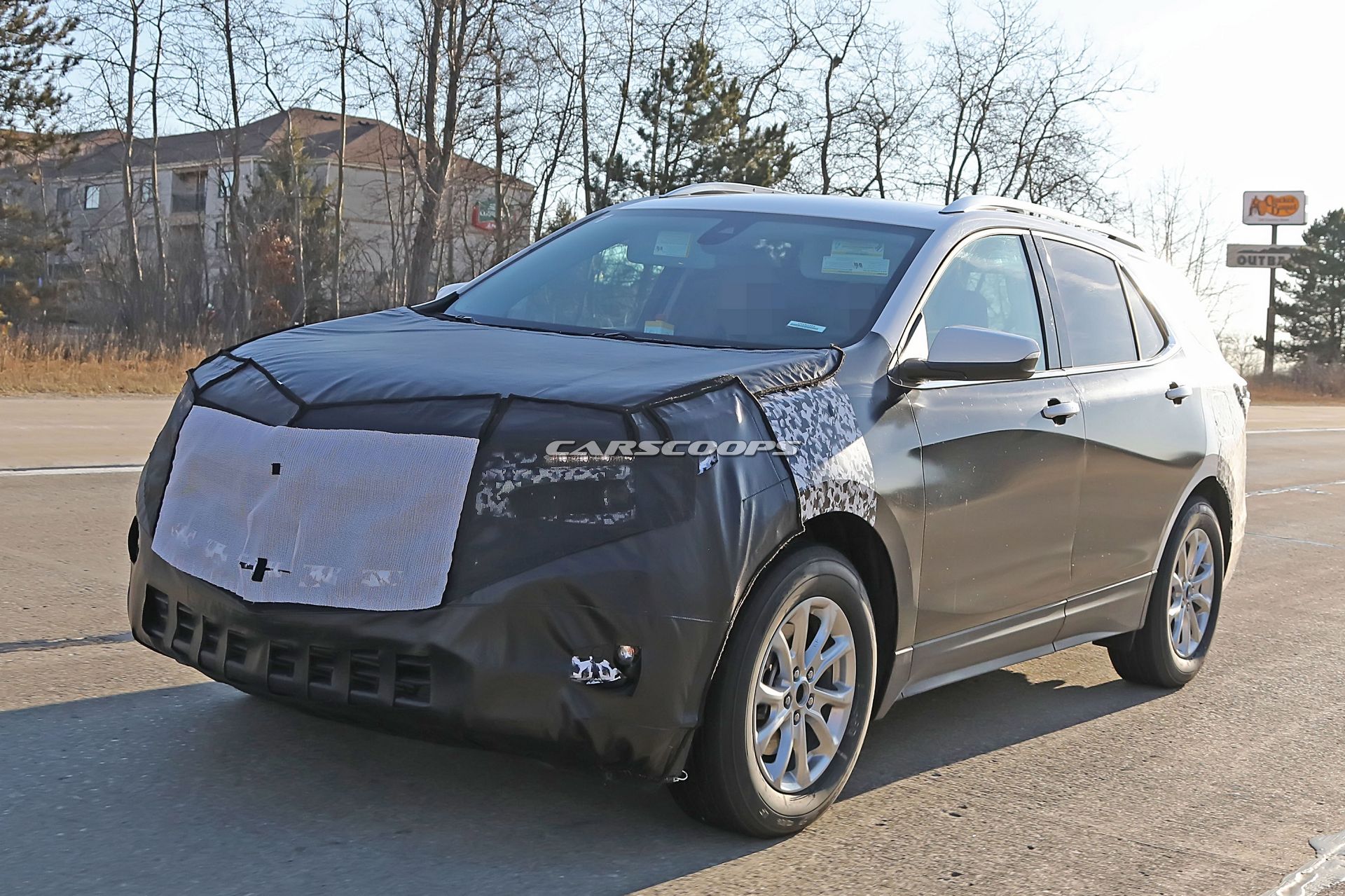 Chevrolet-Equinox-Spy-Shots-12 Facelifted Chevrolet Equinox To Have A Blazer-Inspired Front End