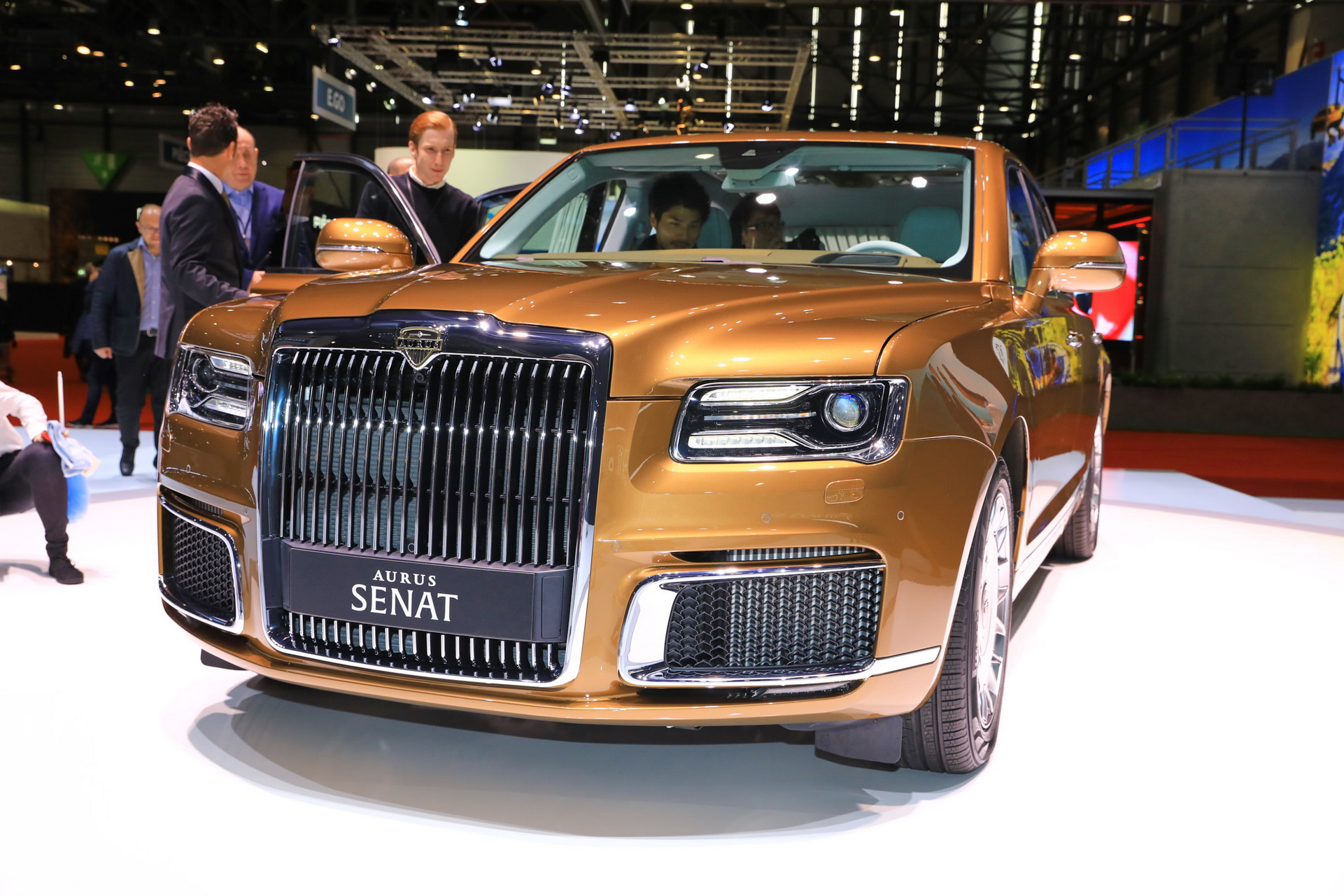 Aurus Senat 43 Russia’s Rolls Royce-Rivaling Aurus Opens First Showroom In Moscow