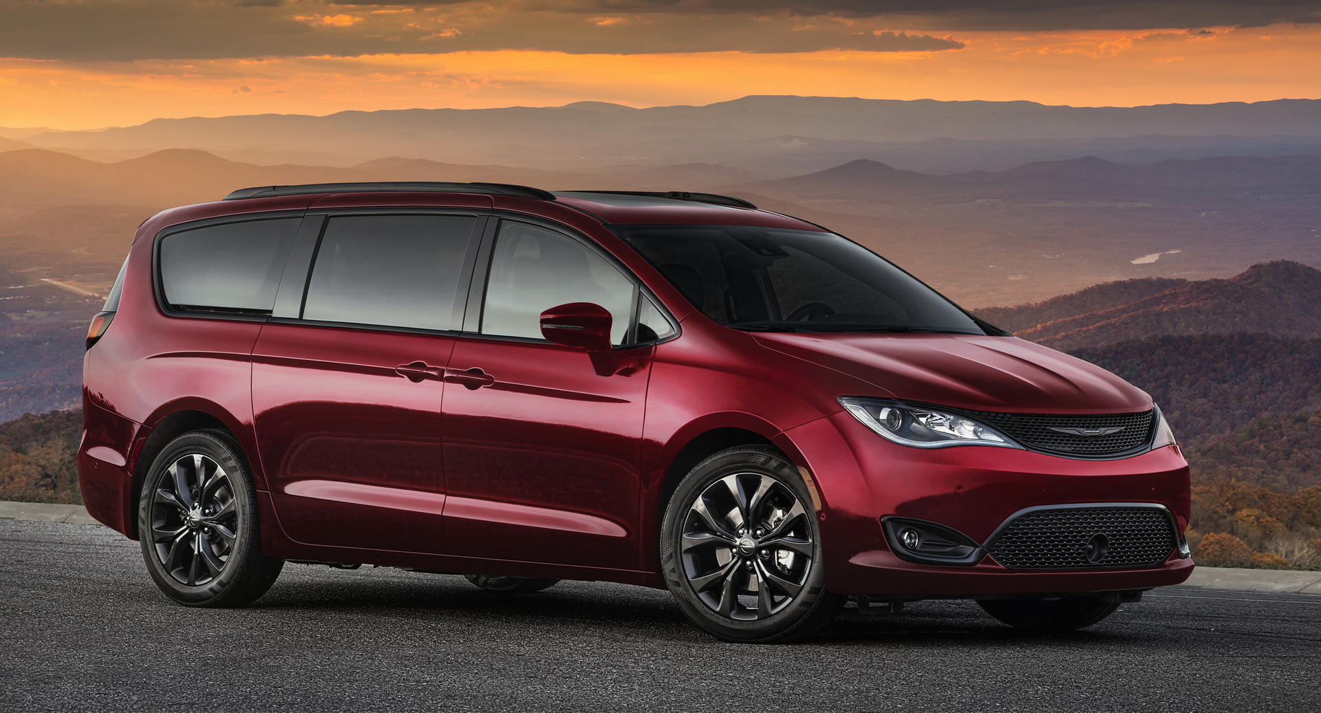 2019 chrysler pacifica 1 Mazda MX-5, Fiat 124 Spider And Chrysler Pacifica Recalled In The U.S.