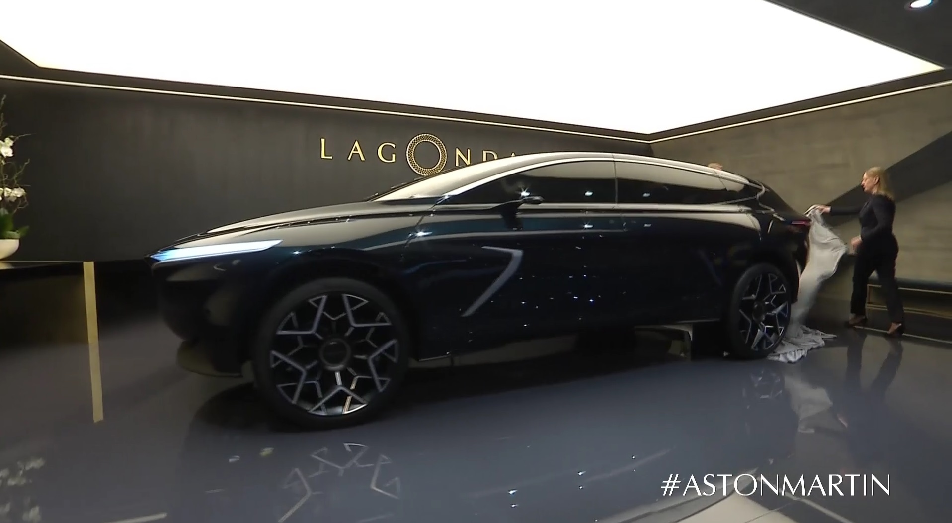 2019 aston martin lagonda all terrain concept 1 Lagonda All-Terrain Electric SUV Concept Is A Photographer’s Nightmare