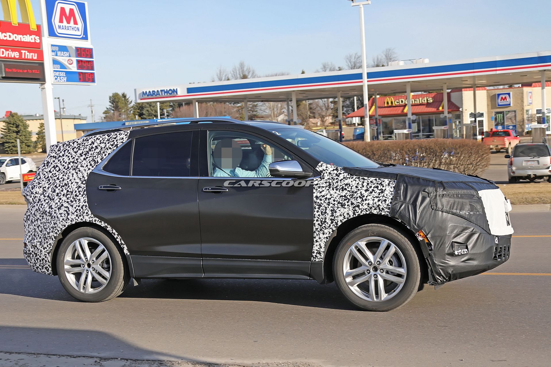 Chevrolet-Equinox-Spy-Shots-21 Facelifted Chevrolet Equinox To Have A Blazer-Inspired Front End
