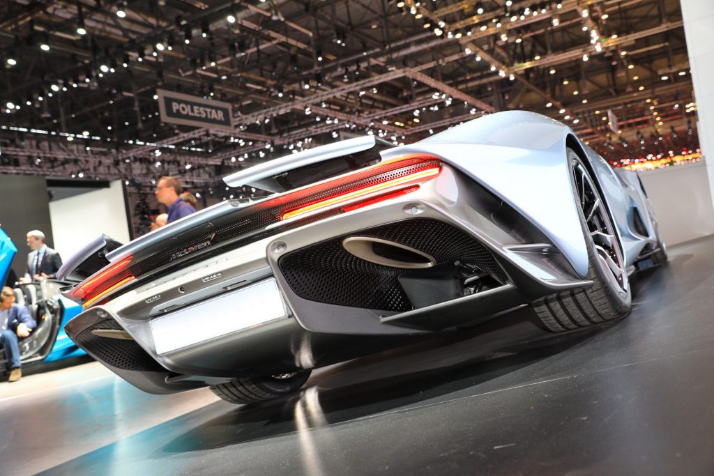 Speedtail Camera McLaren’s 250MPH Speedtail Looks Like It Escaped From A Sci-Fi Movie ...