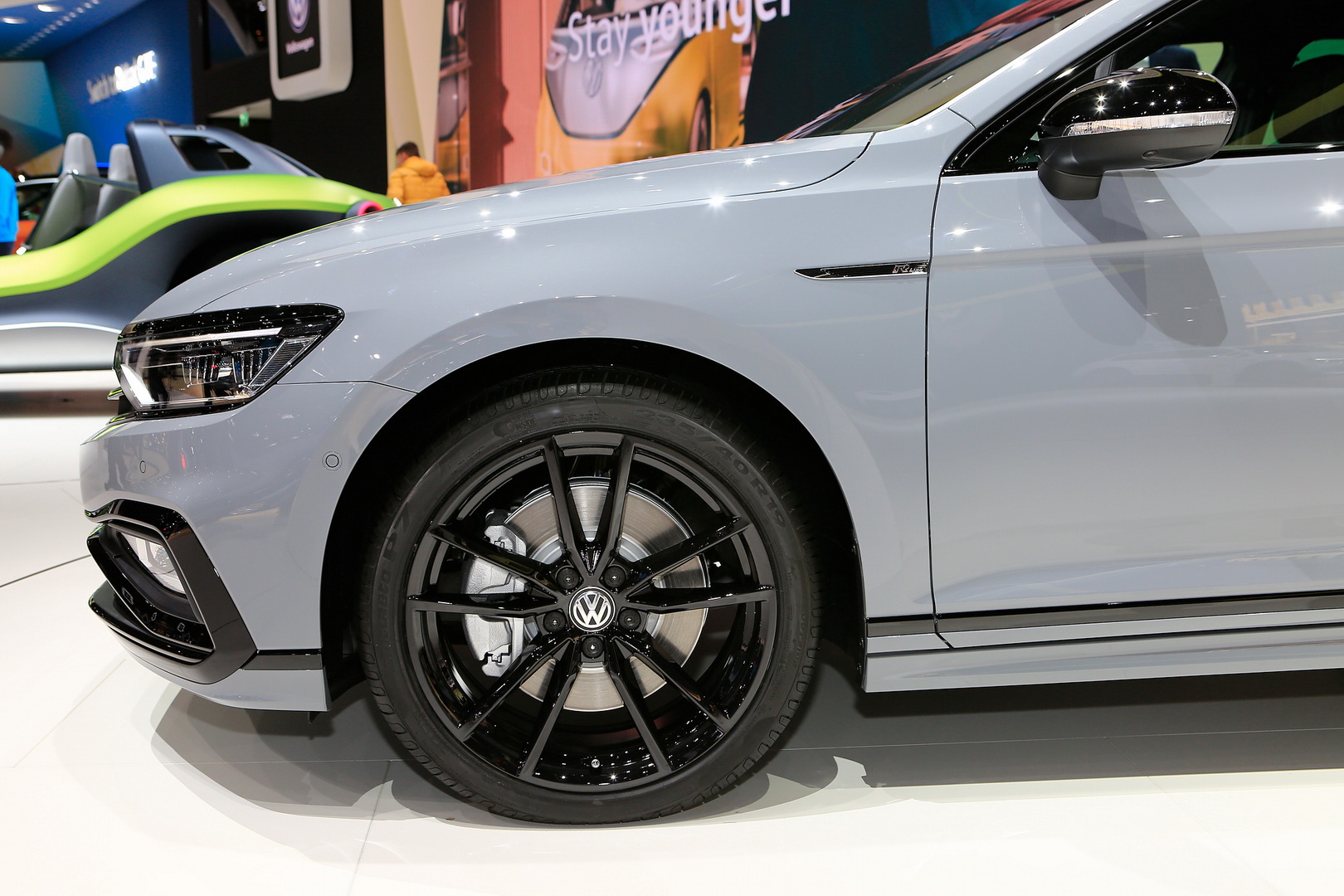 2019 vw passat variant r line geneva 4 2020 VW Passat Variant R-Line Edition Is Inconspicuous In A Good Way (Live Pics)