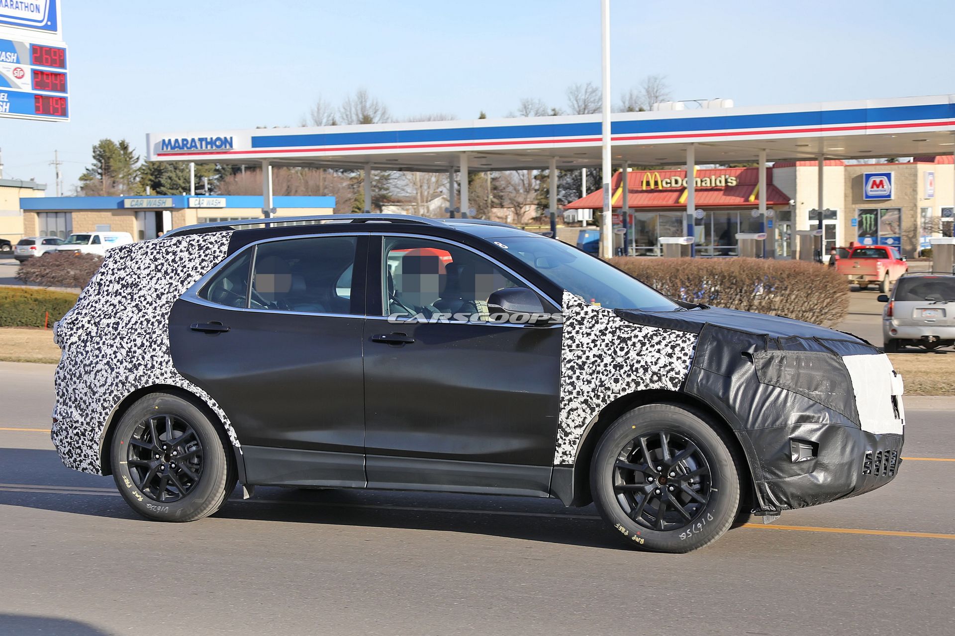 Chevrolet-Equinox-Spy-Shots-26 Facelifted Chevrolet Equinox To Have A Blazer-Inspired Front End