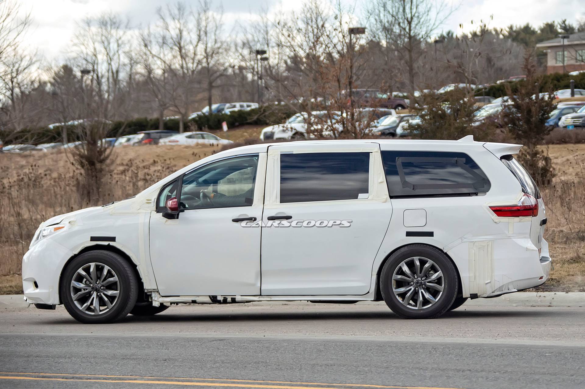2021 Toyota Sienna test mule 6 2021 Toyota Sienna Test Mule Reveals Longer Wheelbase, Wider Tracks