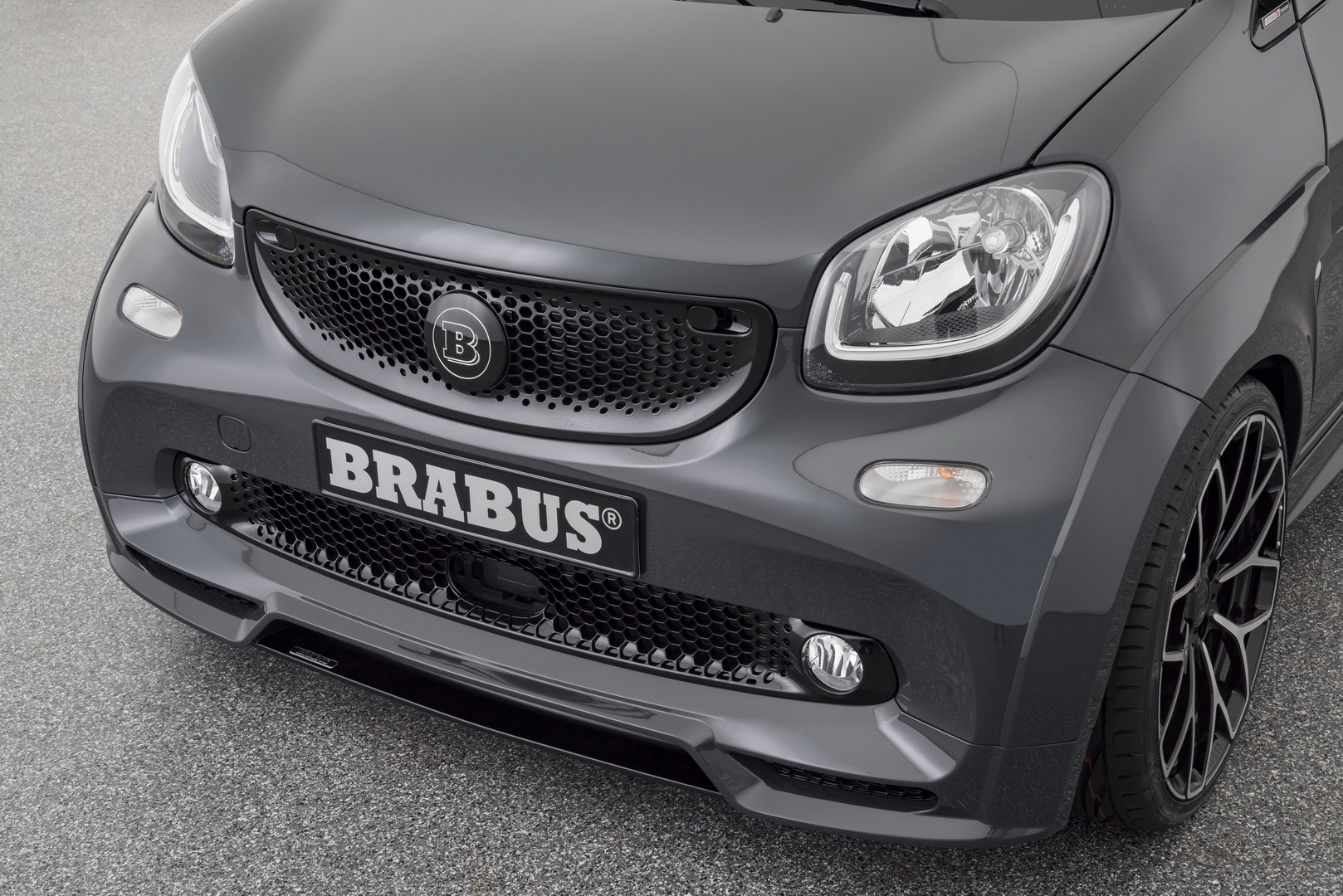 2019 brabus ultimate e shadow edition smart fortwo eq cabrio 9 Brabus Ultimate E Shadow Edition Is A €64,900 Smart ForTwo EQ!