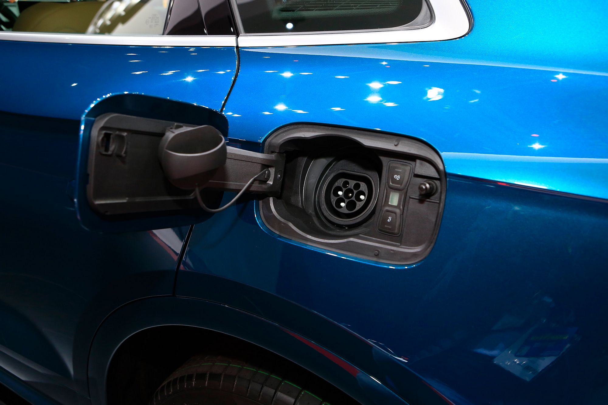 Audi-Hybrids-Geneva-37 Audi A6, A7, A8, And Q5 Bring TFSIe Plug-In Power To Geneva