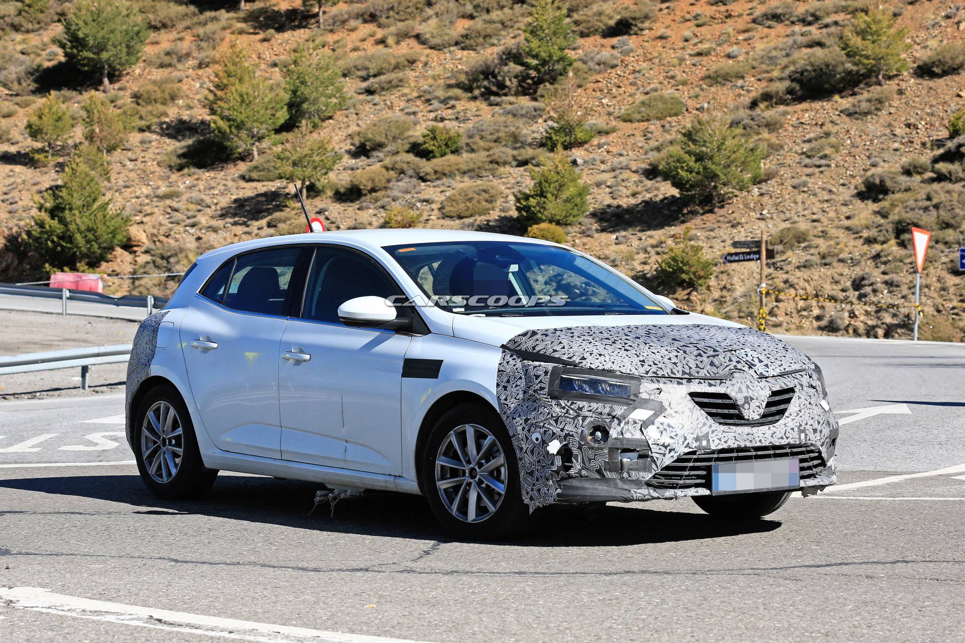 2020 Renault Megane facelift spy shots 28 2020 Renault Megane Is Up For A Facelift And It’s Coming To Frankfurt Show