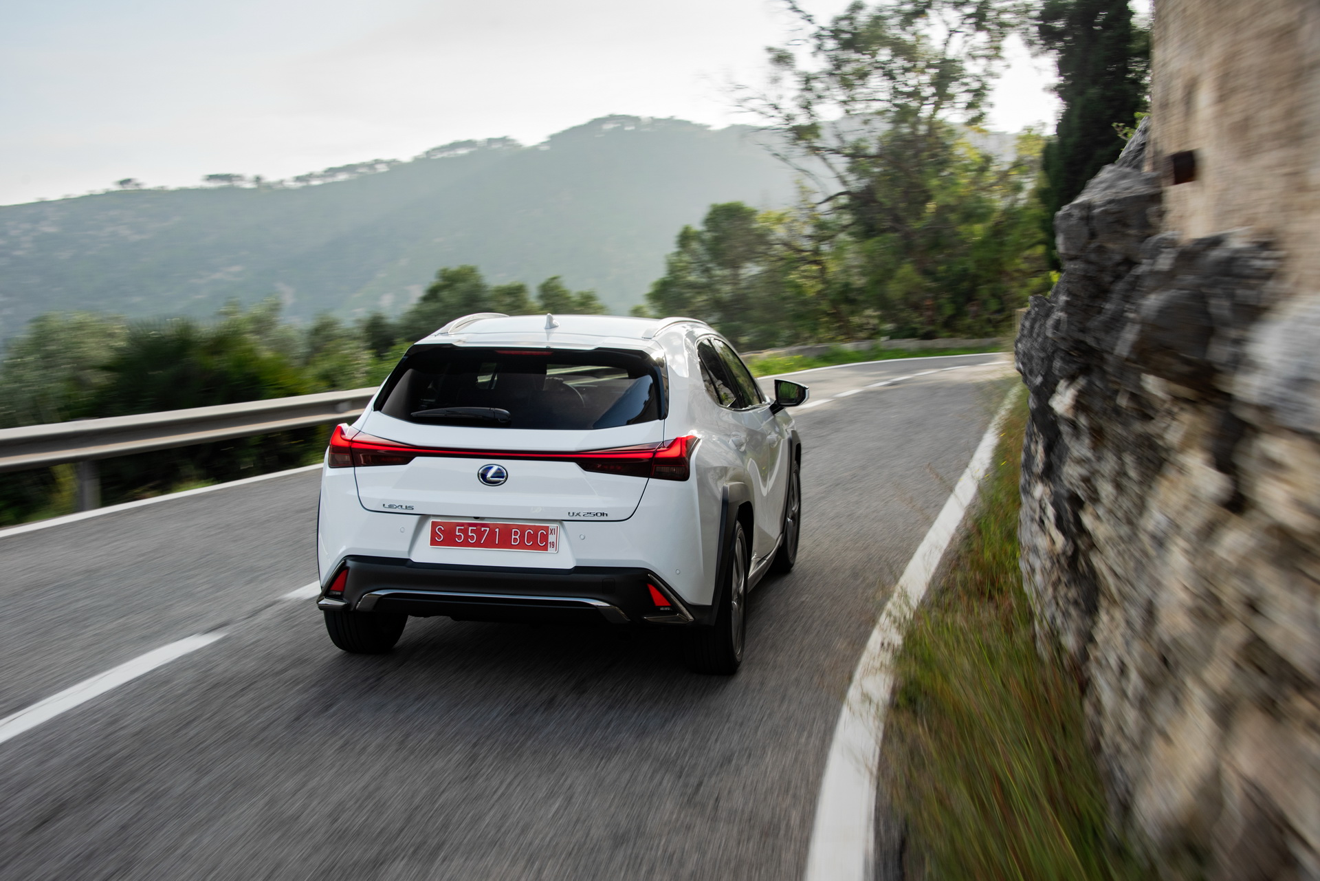 2019-lexus-ux-250h-27 Lexus Details Europe’s UX Subcompact SUV In Massive Gallery