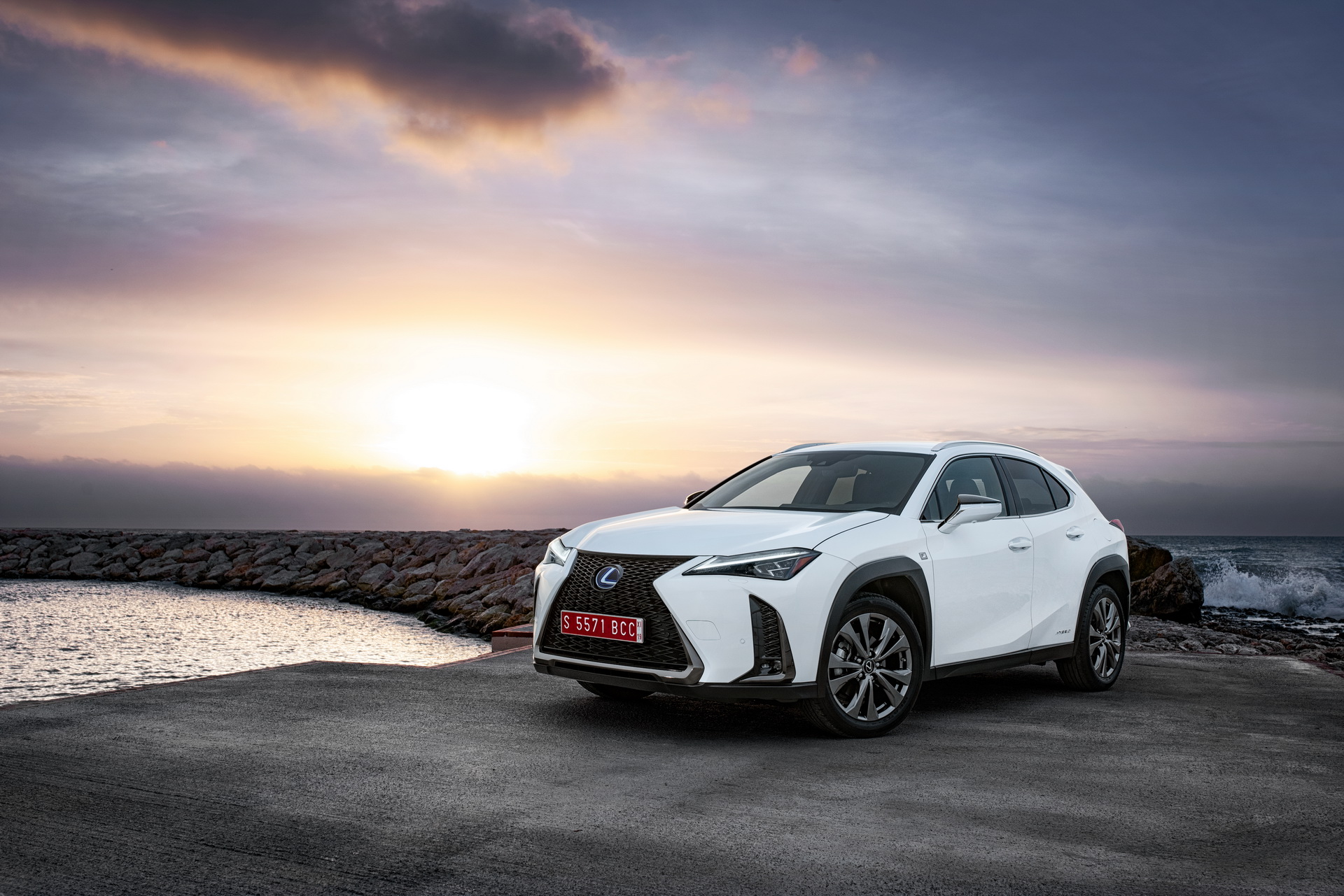 2019-lexus-ux-250h-48 Lexus Details Europe’s UX Subcompact SUV In Massive Gallery