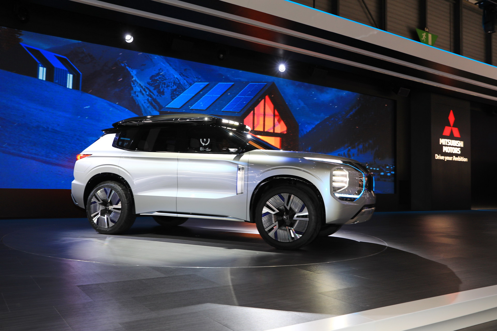 Mitsubishi Englebert Tourer 12 Mitsubishi Engelberg Concept Looks Like An Outlander From The Future (Live Pics)