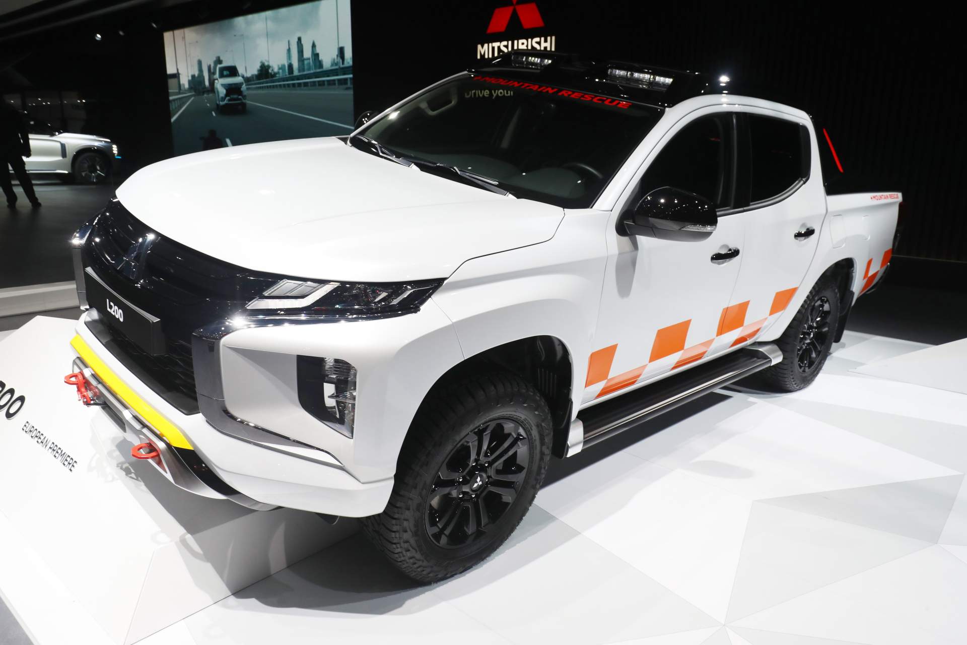 Mitsubishi L200 facelift Euro-spec at 2019 Geneva Motor Show 1 Europe’s 2019 Mitsubishi L200 Adopts New Family Face, 2.2L Turbo Diesel