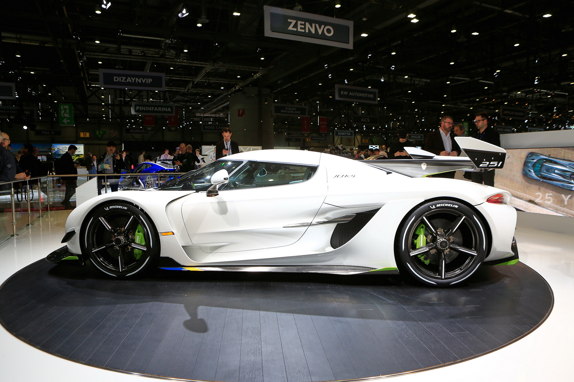 Koenigsegg-Jesko-13 Koenigsegg Stuns The World With New 300MPH Jesko Hypercar