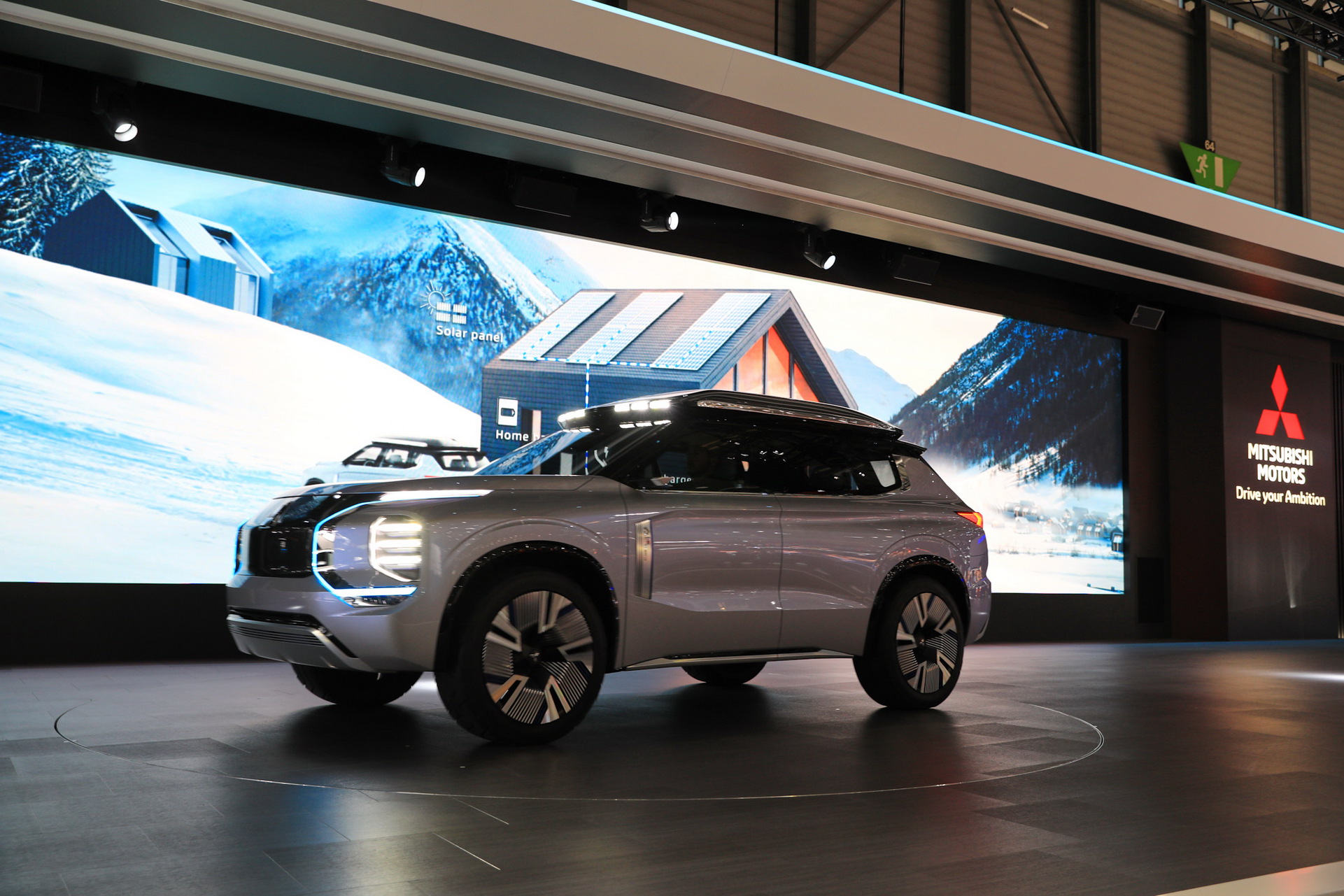 Mitsubishi Englebert Tourer 7 Mitsubishi Engelberg Concept Looks Like An Outlander From The Future (Live Pics)