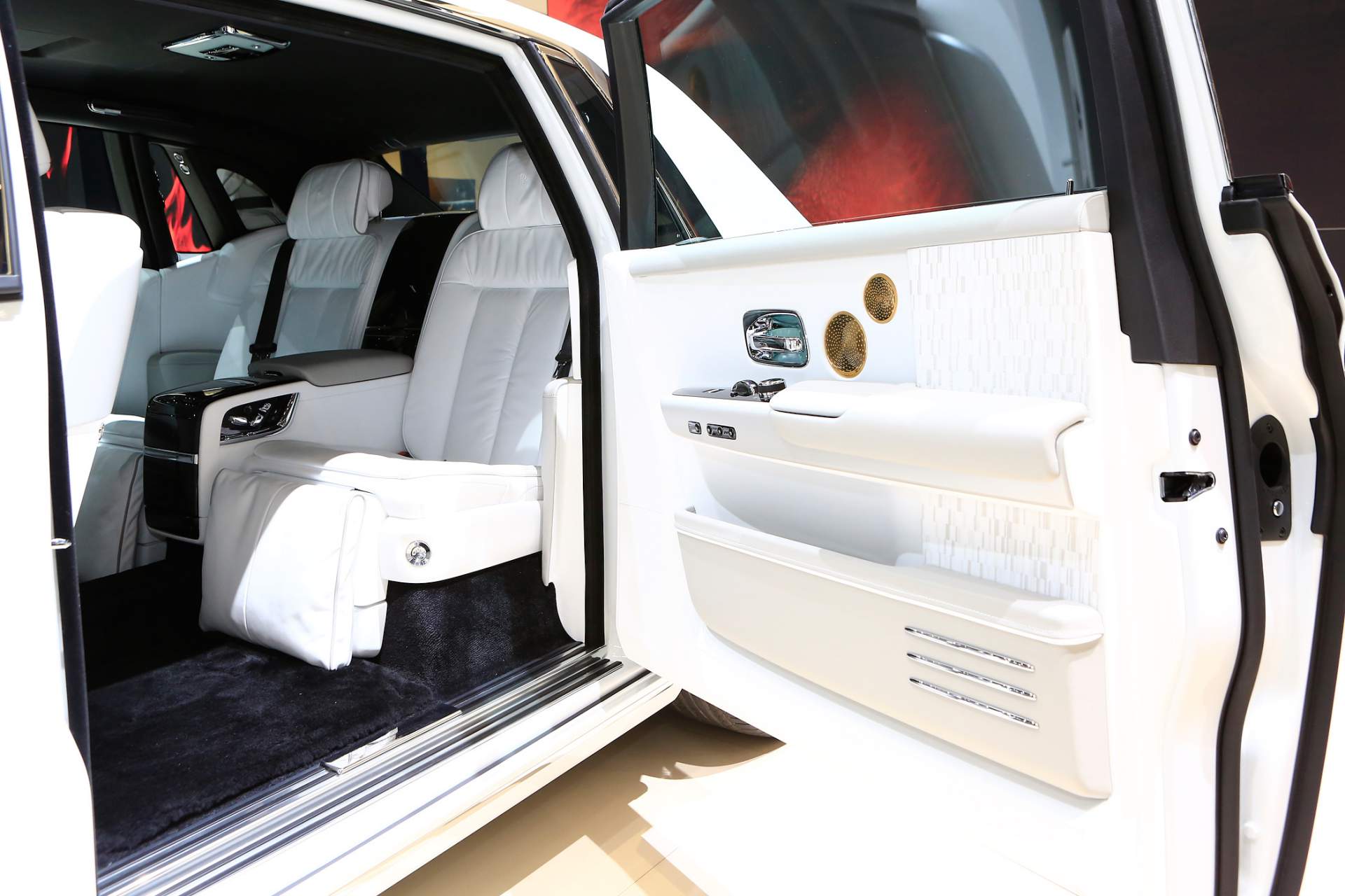 89 Bespoke Rolls-Royce Phantom Brings Tranquillity To Bustling Geneva Show (Live Pics)