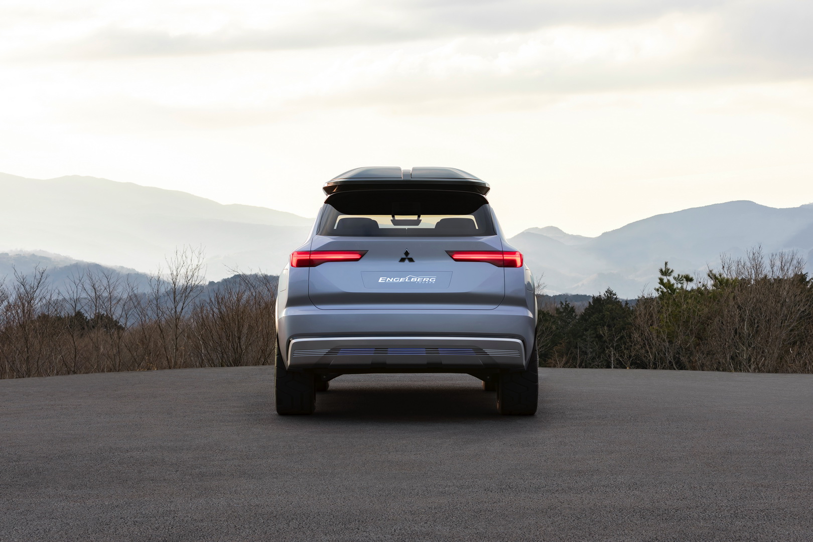 2019 mitsubishi engelberg concept 14 Mitsubishi Engelberg Concept Looks Like An Outlander From The Future (Live Pics)