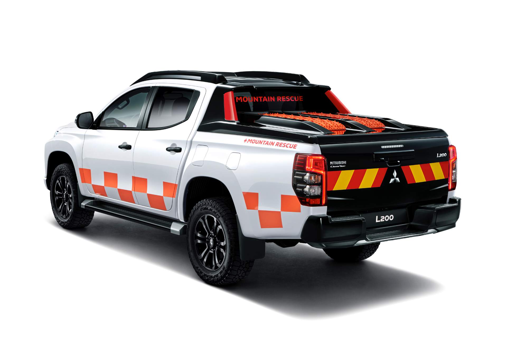 Mitsubishi L200 facelift show car 2 Europe’s 2019 Mitsubishi L200 Adopts New Family Face, 2.2L Turbo Diesel