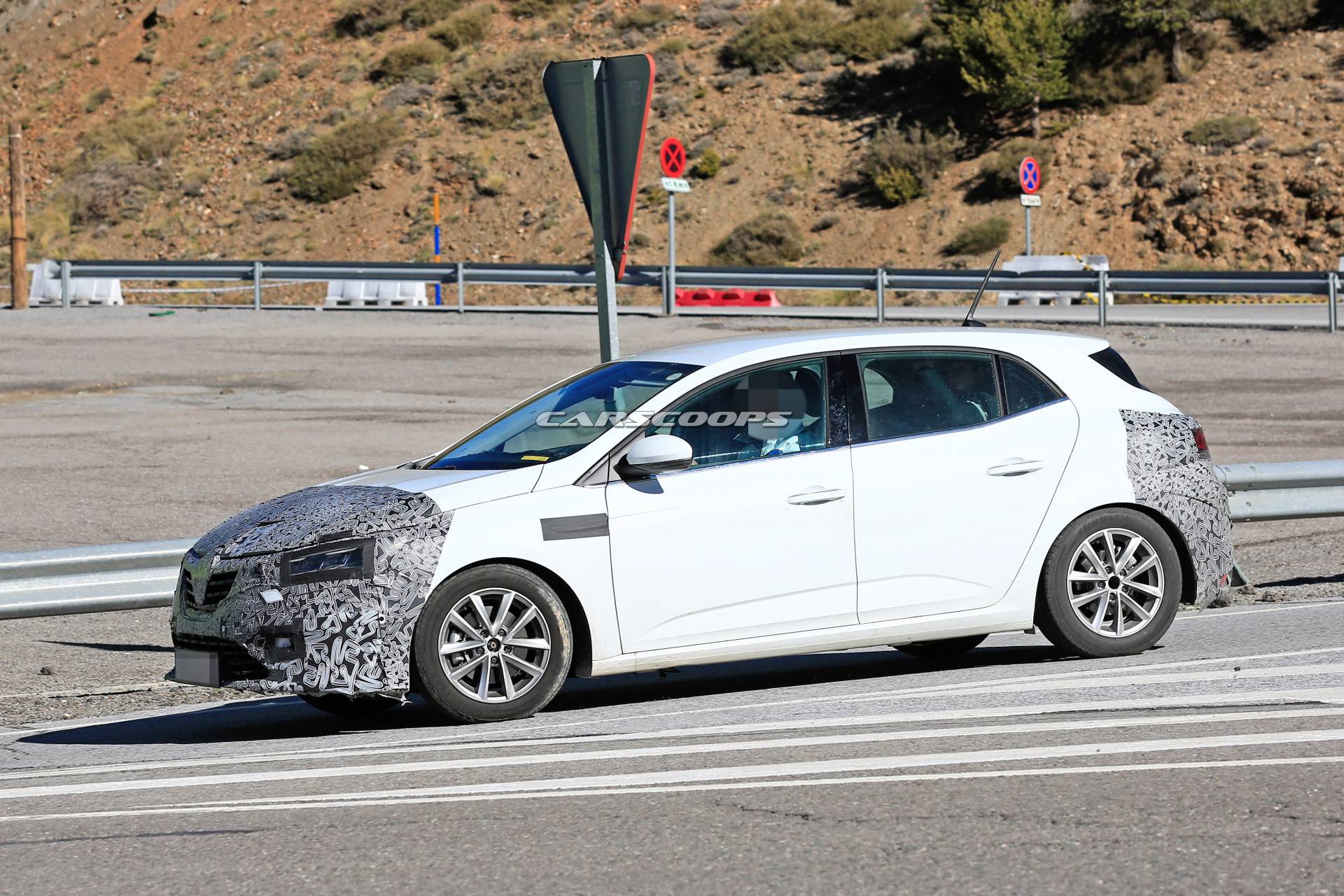 2020 Renault Megane facelift spy shots 23 2020 Renault Megane Is Up For A Facelift And It’s Coming To Frankfurt Show