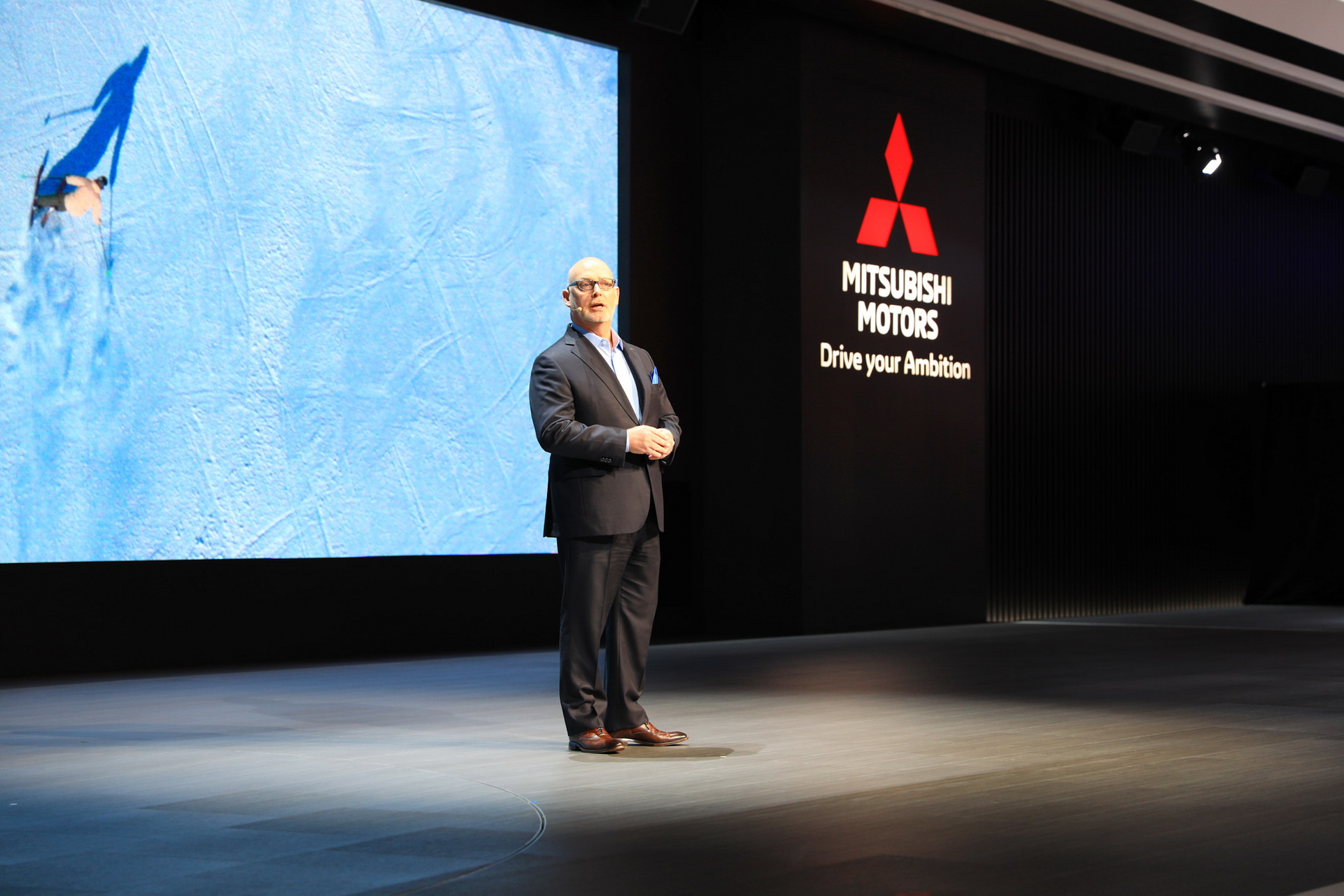 Mitsubishi Englebert Tourer 2 Mitsubishi Engelberg Concept Looks Like An Outlander From The Future (Live Pics)