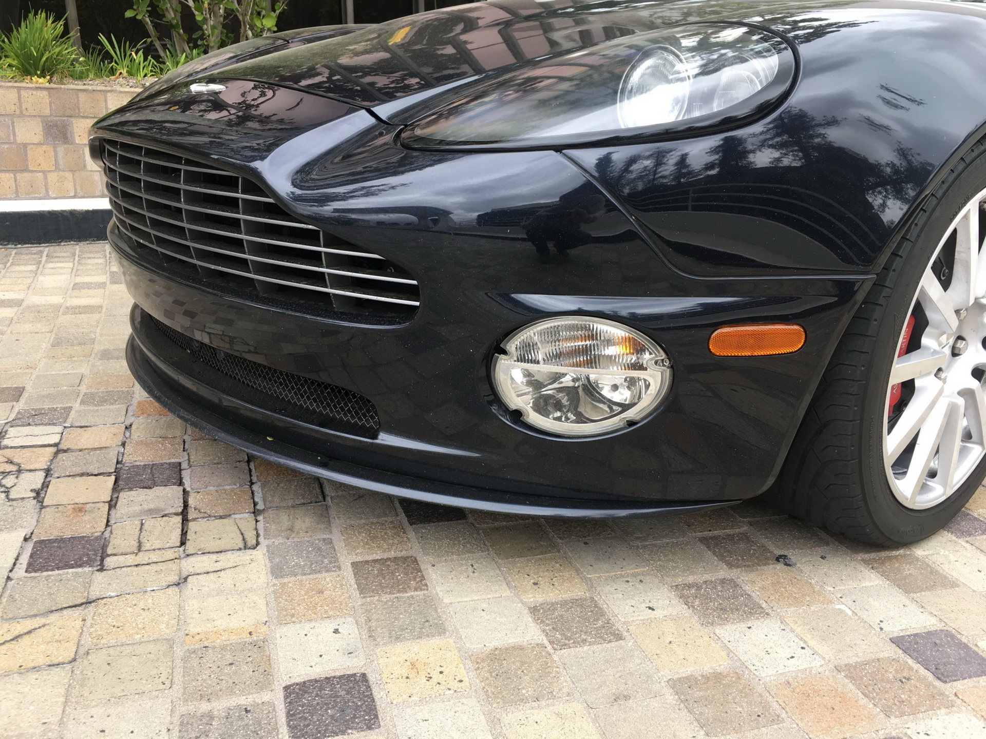 2006 aston martin vanquish s bat auction 9 2006 Aston Martin Vanquish S Rocks BMW Carbon Black Paint