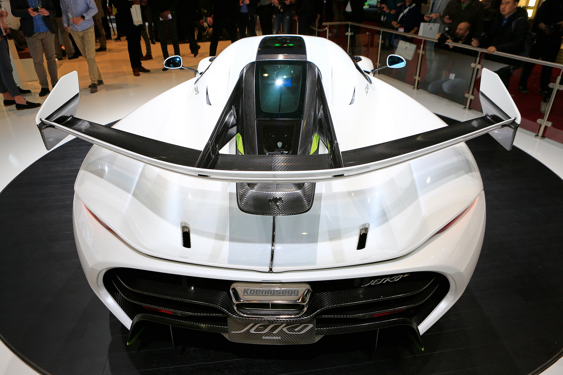 Koenigsegg-Jesko-29 Koenigsegg Stuns The World With New 300MPH Jesko Hypercar