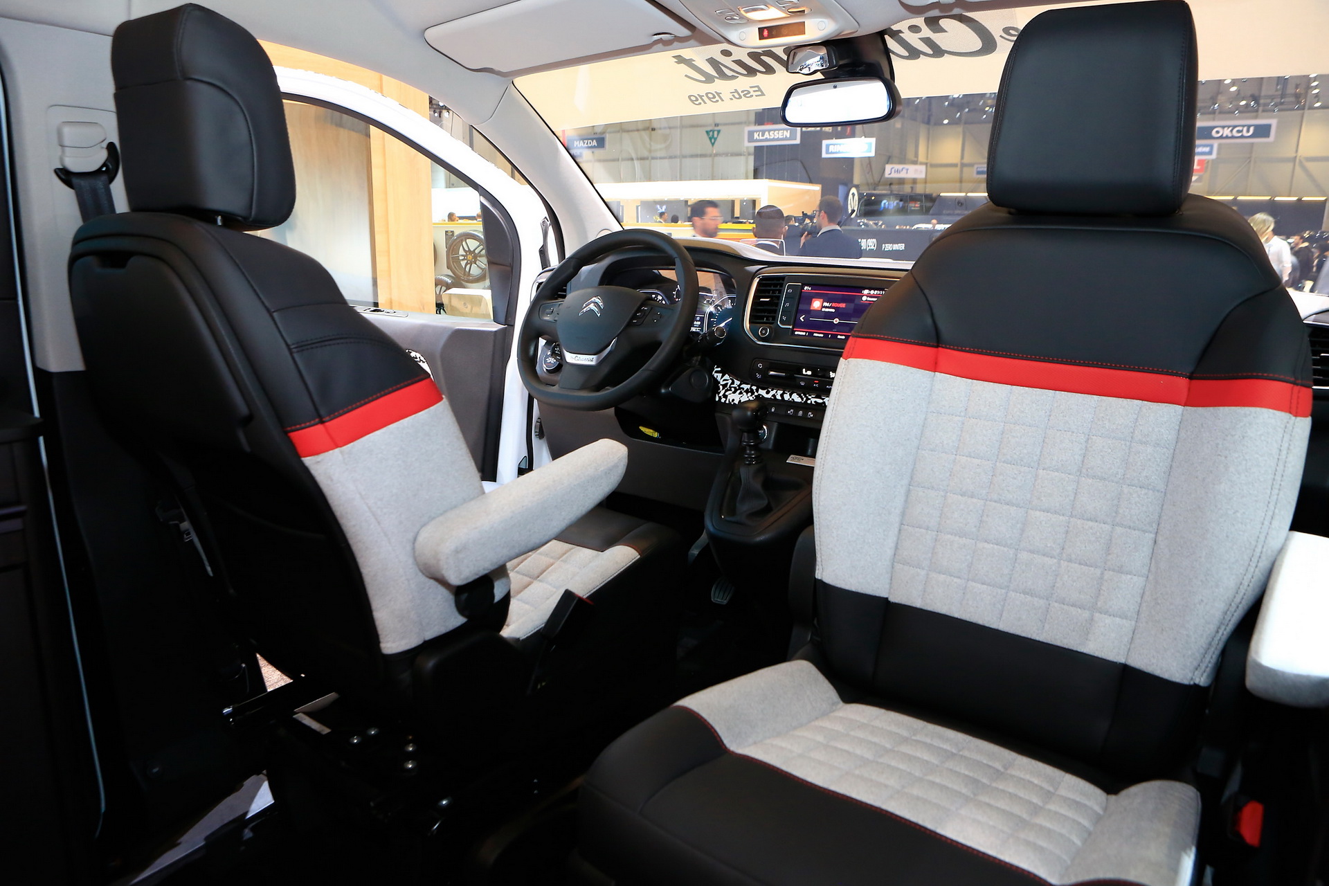 citroen spacetourer concept geneva livepics 8 Citroen’s SpaceTourer Citroenist Concept Is Leisure-Focused