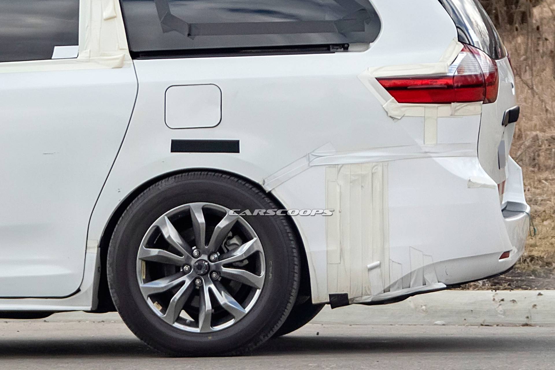 2021 Toyota Sienna test mule 7 2021 Toyota Sienna Test Mule Reveals Longer Wheelbase, Wider Tracks