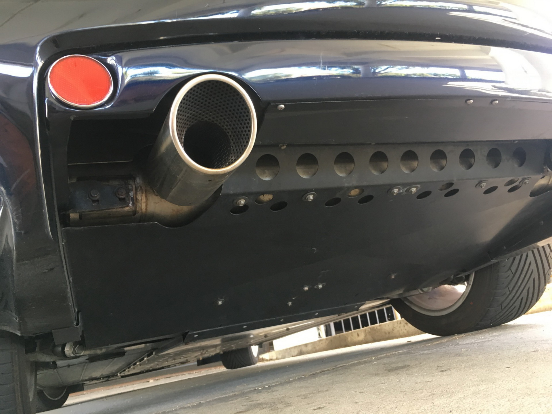 2006 aston martin vanquish s bat auction 60 2006 Aston Martin Vanquish S Rocks BMW Carbon Black Paint