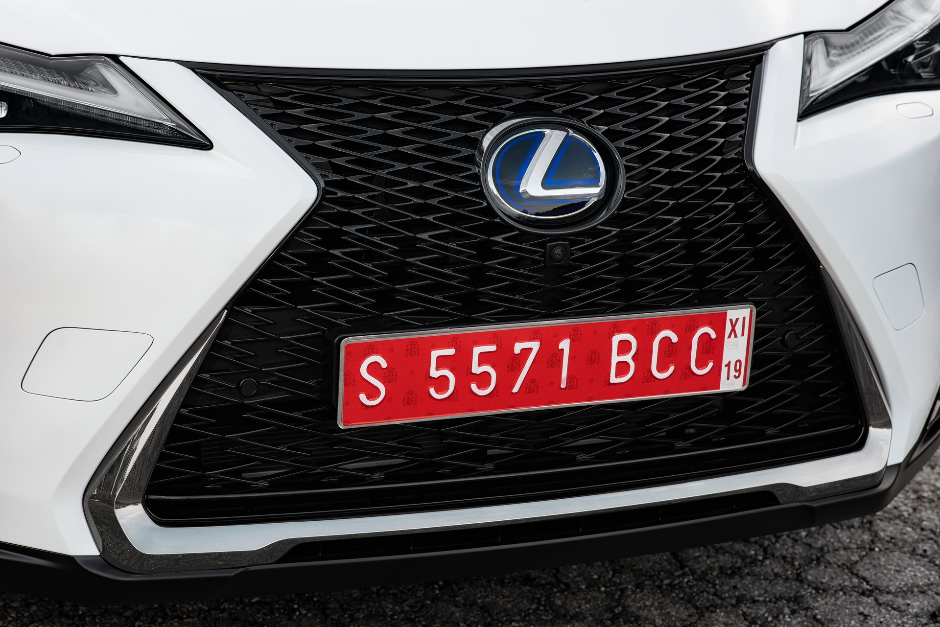 2019-lexus-ux-250h-56 Lexus Details Europe’s UX Subcompact SUV In Massive Gallery