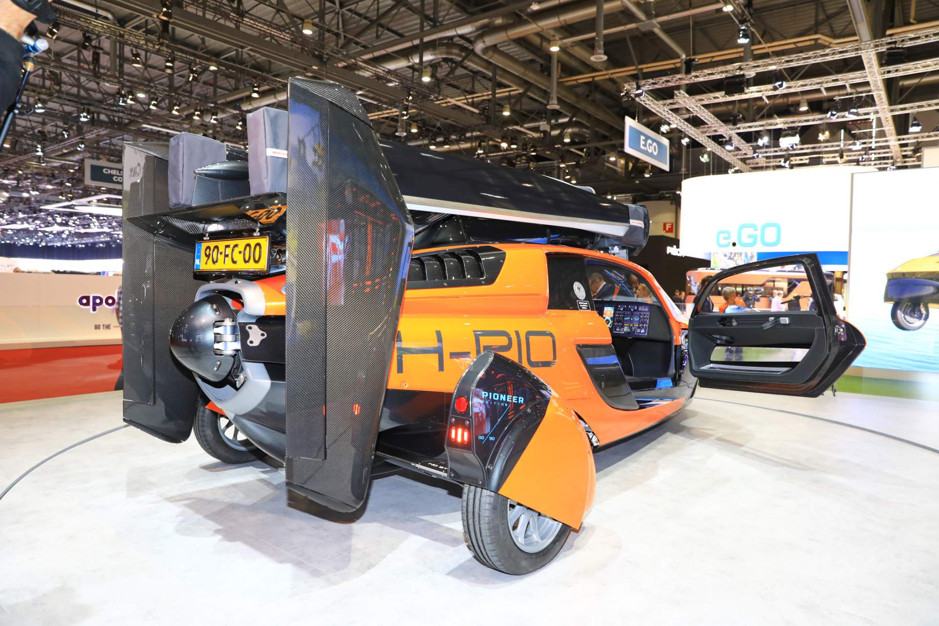 PAL-V Liberty Pioneer Edition 14 PAL-V Liberty Pioneer Edition Flying Car Will Set You Back $599,000