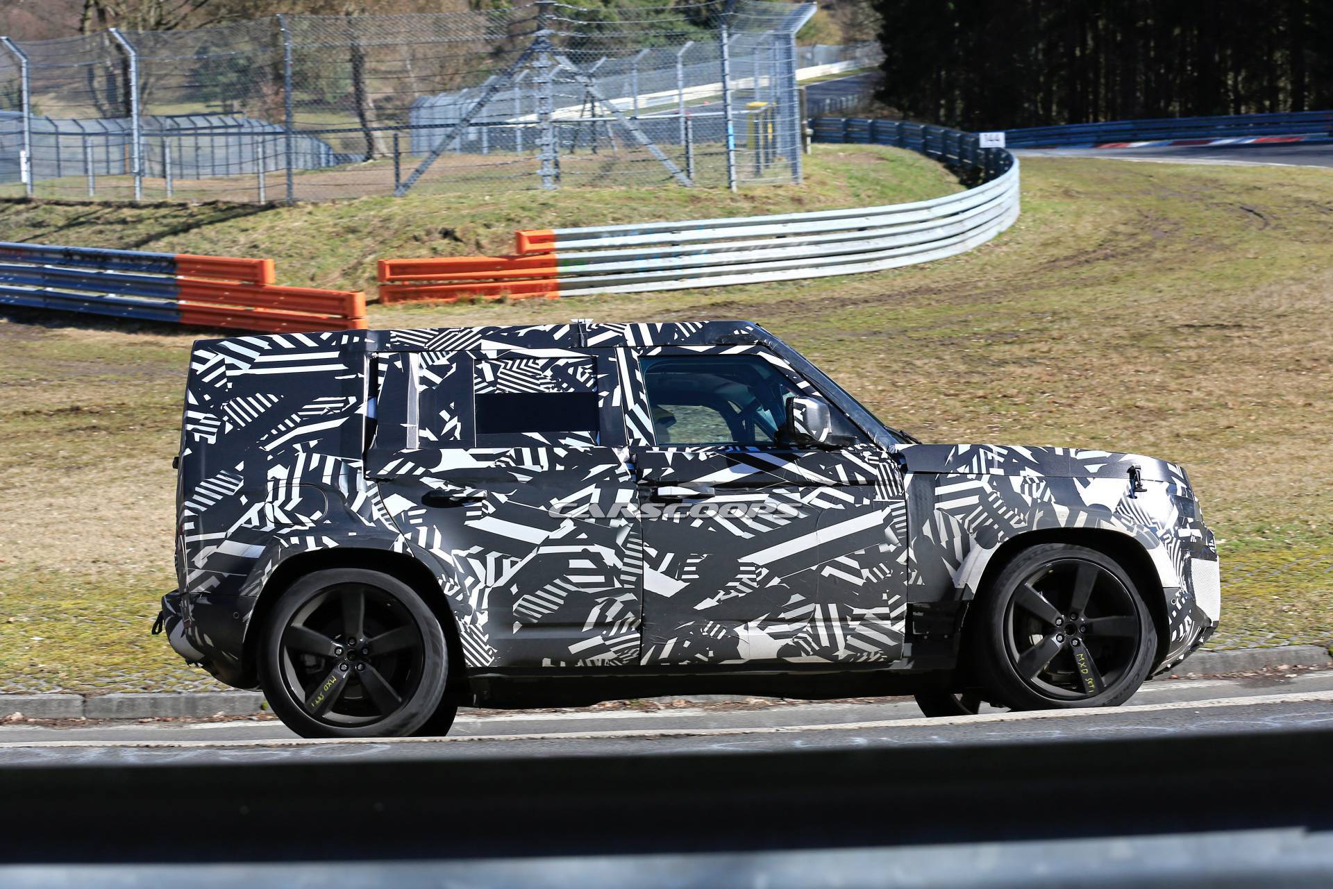 2020 Land Rover Defender spy shots at the Nurburgring 15 2020 Land Rover Defender 110 Polishing Its Road Manners At The ‘Ring