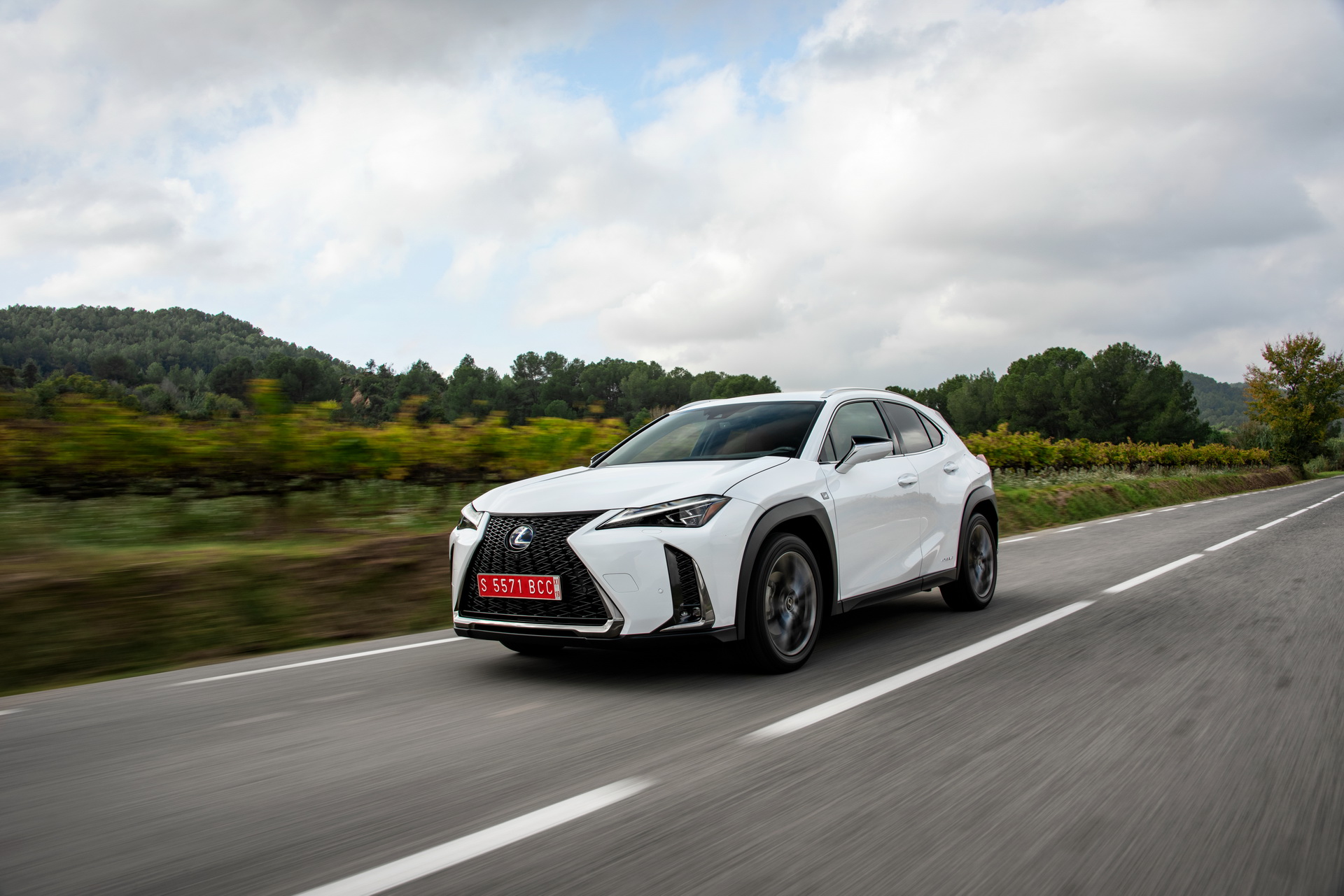 2019-lexus-ux-250h-15 Lexus Details Europe’s UX Subcompact SUV In Massive Gallery