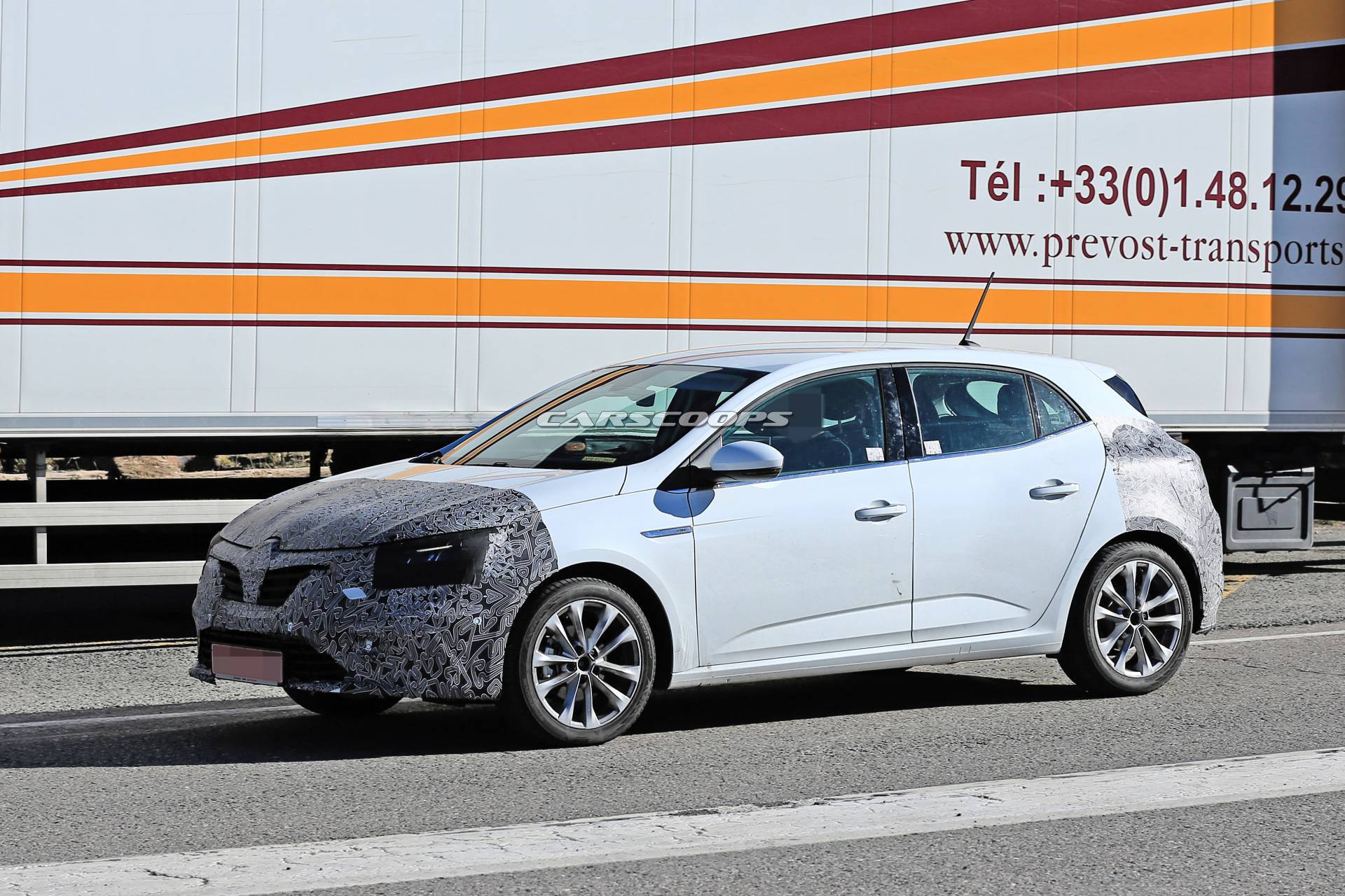 2020 Renault Megane facelift spy shots 16 2020 Renault Megane Is Up For A Facelift And It’s Coming To Frankfurt Show
