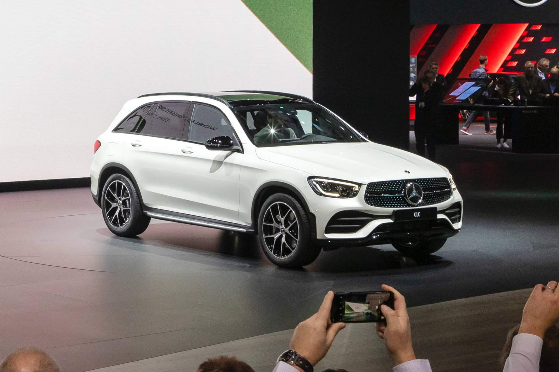Mercedes-Benz GLC facelift at 2019 Geneva Motor Show 14 2020 Mercedes GLC Facelift Is A Firm Believer Of ‘If It Ain’t Broke, Don’t Fix It’