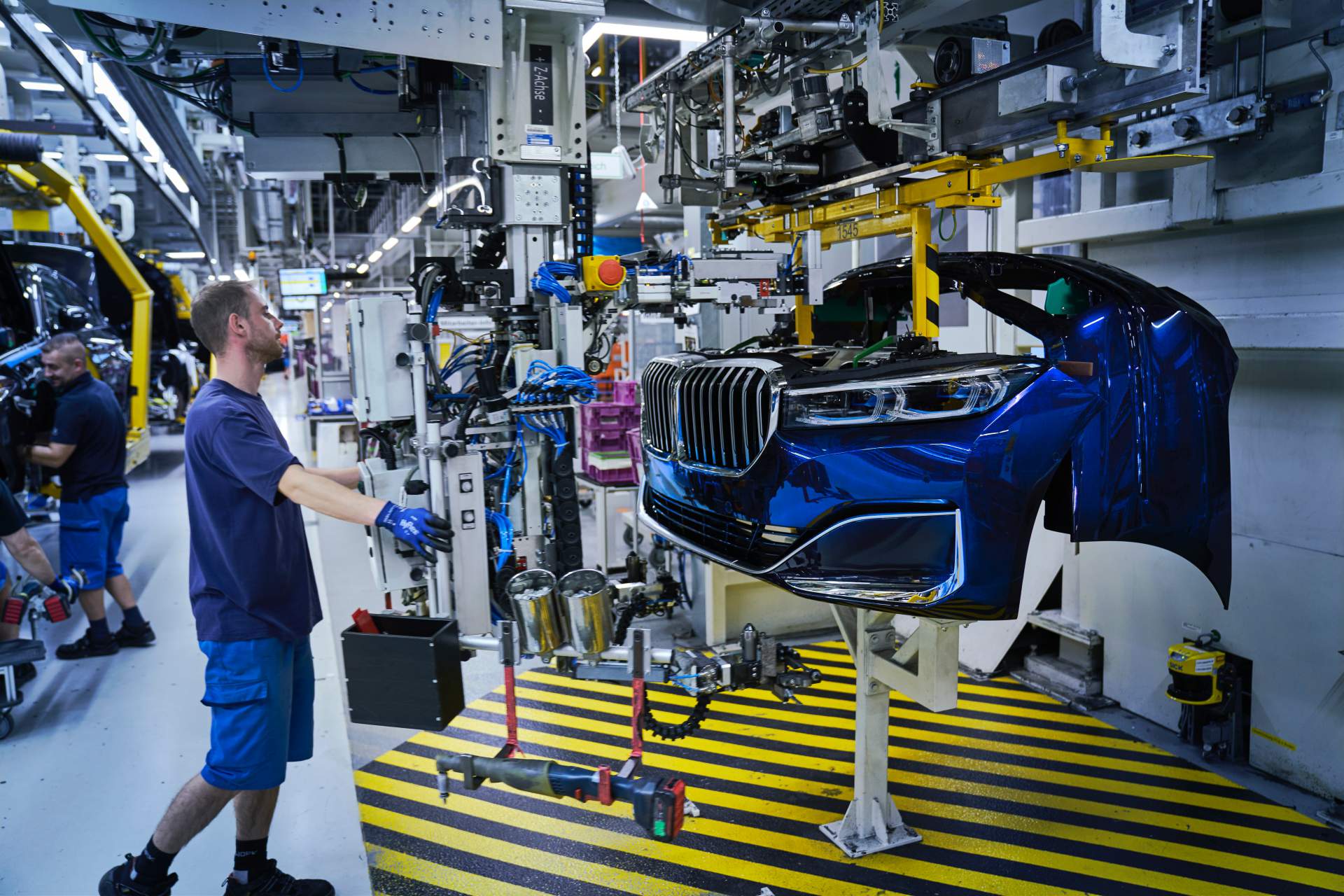 2020 BMW 7 Series production start at Dingolfing plant 1 2020 BMW 7 Series Starts Rolling Off Dingolfing Plant’s Assembly Line