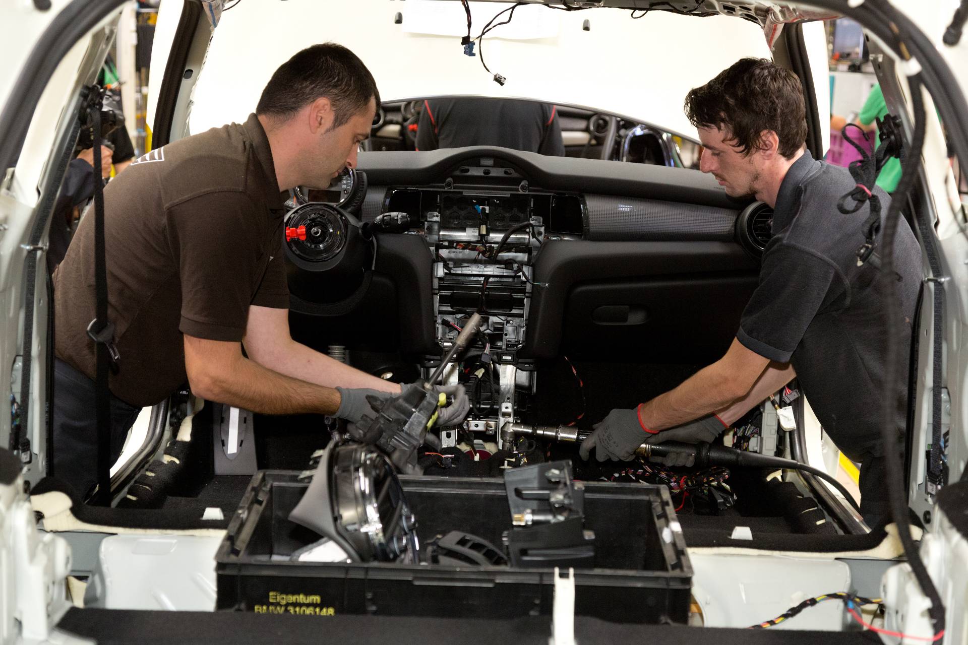 MINI production 2 BMW Reportedly Interested In Buying Honda’s Swindon Plant To Increase UK Capacity